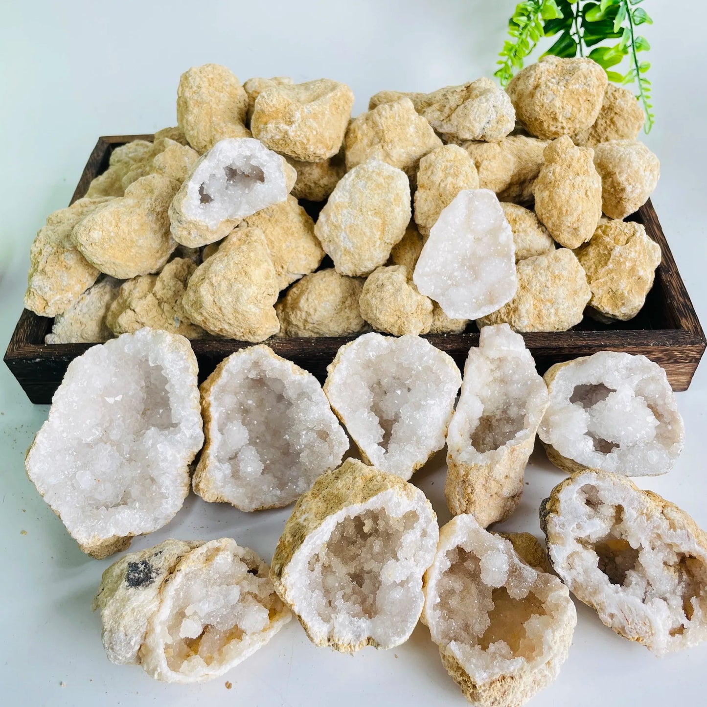 1PC/450g Morocco Geode Quartz Pack, Discover Earth's Artistic Mesmerizing Sparkling Crystal Inside, Geological Teaching