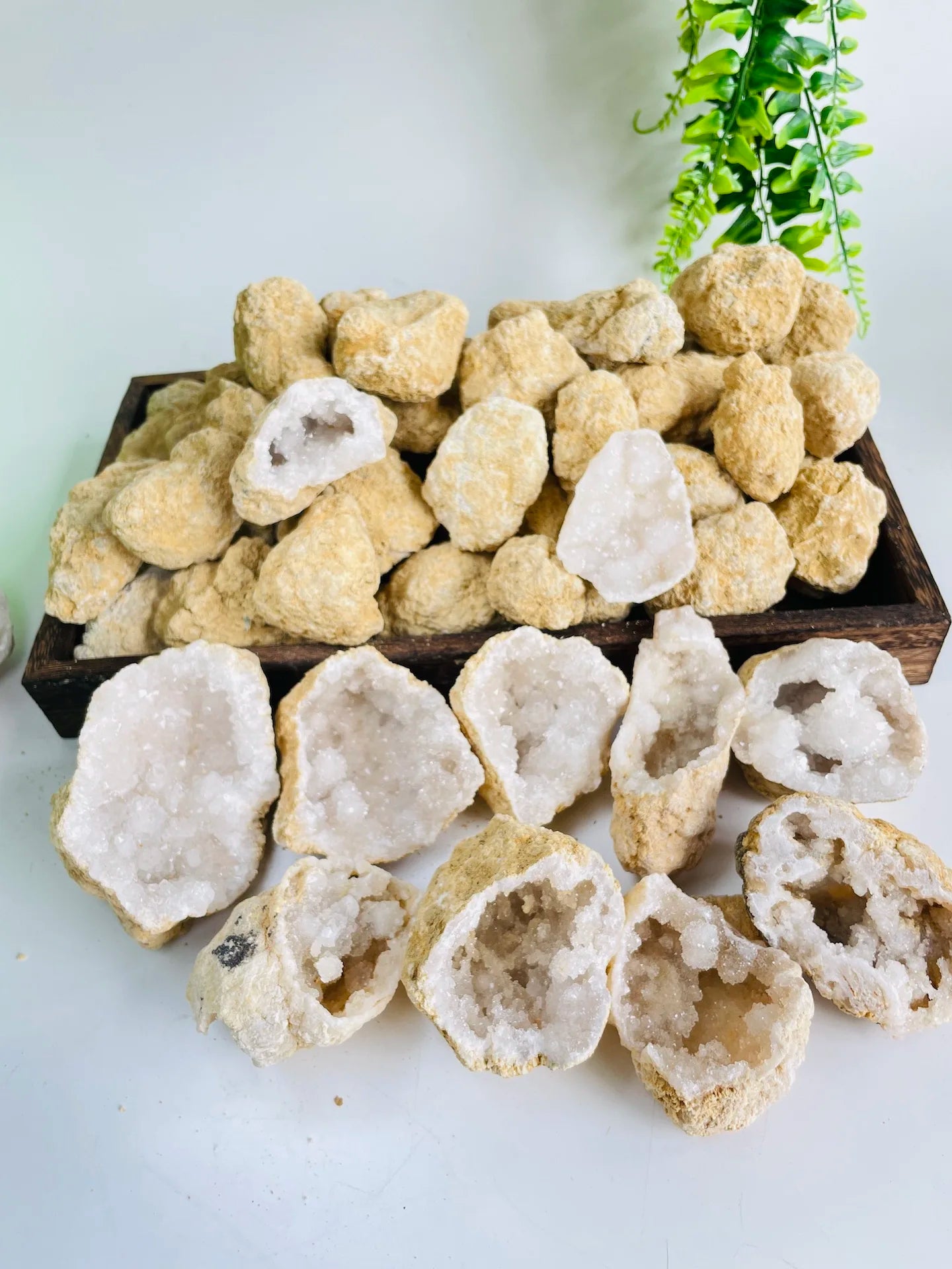 1PC/450g Morocco Geode Quartz Pack, Discover Earth's Artistic Mesmerizing Sparkling Crystal Inside, Geological Teaching