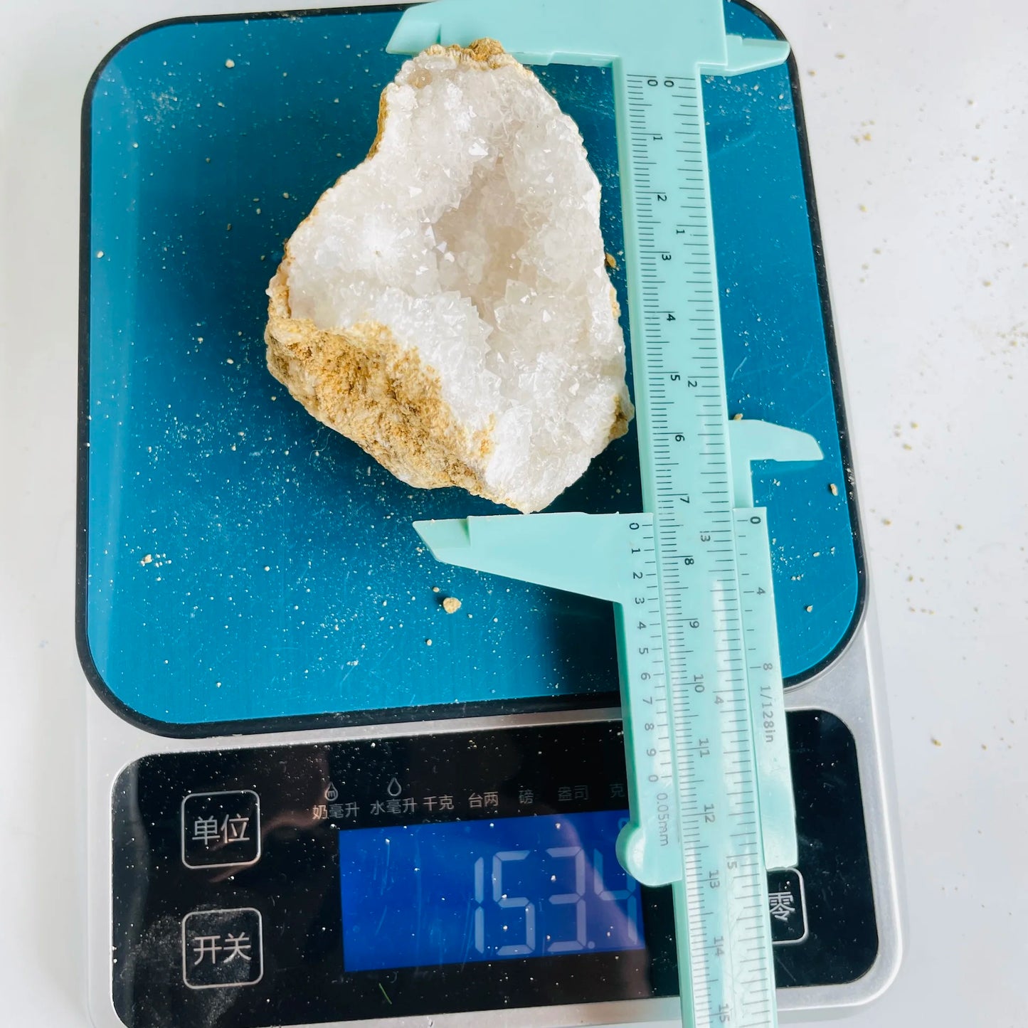 1PC/450g Morocco Geode Quartz Pack, Discover Earth's Artistic Mesmerizing Sparkling Crystal Inside, Geological Teaching