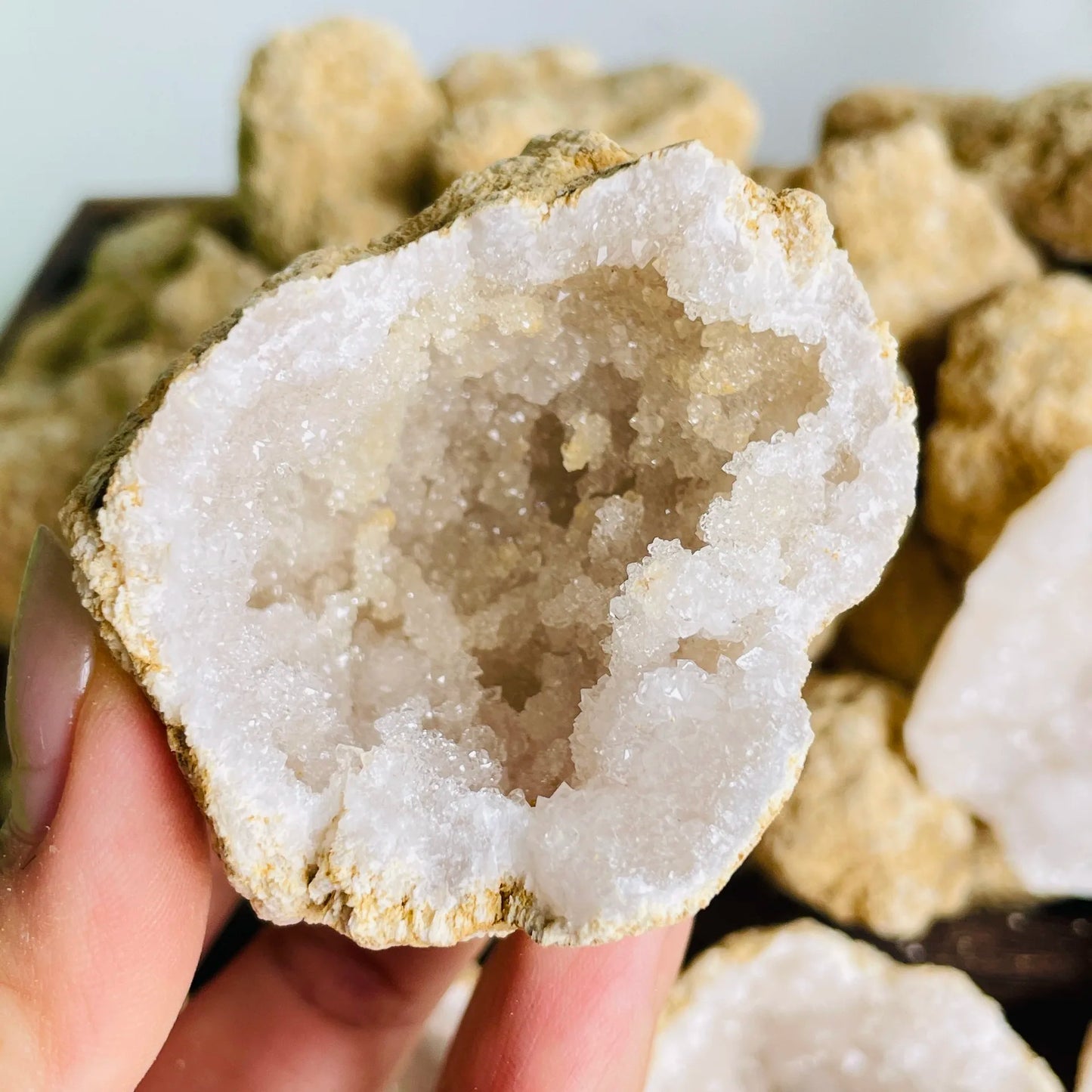 1PC/450g Morocco Geode Quartz Pack, Discover Earth's Artistic Mesmerizing Sparkling Crystal Inside, Geological Teaching