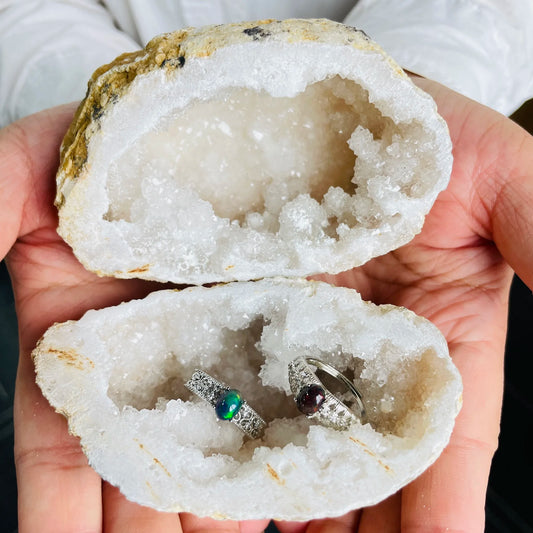 1PC/450g Morocco Geode Quartz Pack, Discover Earth's Artistic Mesmerizing Sparkling Crystal Inside, Geological Teaching